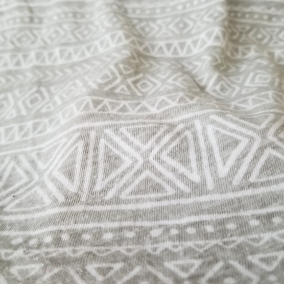 X NOLLIE JUNIORS V NECK CROCHET SLEEVE HEM BLOUSE - Picture 8 of 8